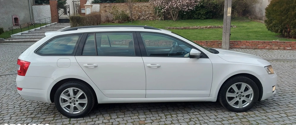 Skoda Octavia cena 29900 przebieg: 220000, rok produkcji 2016 z Myślenice małe 232